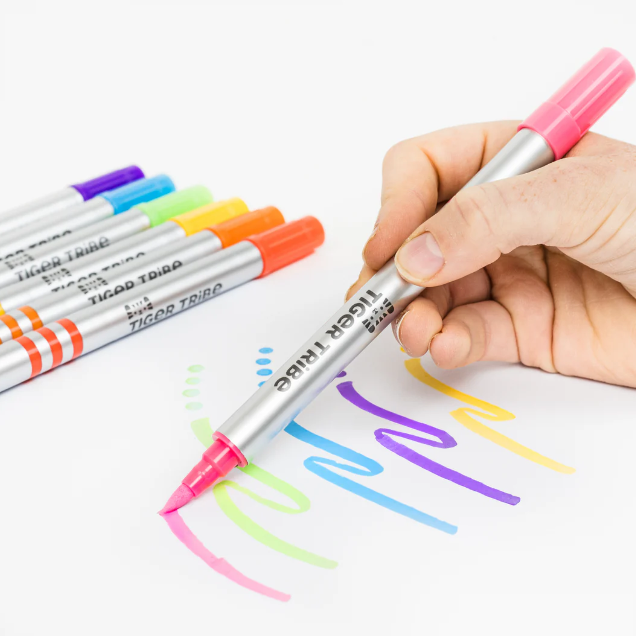 Dual-tip paint pens