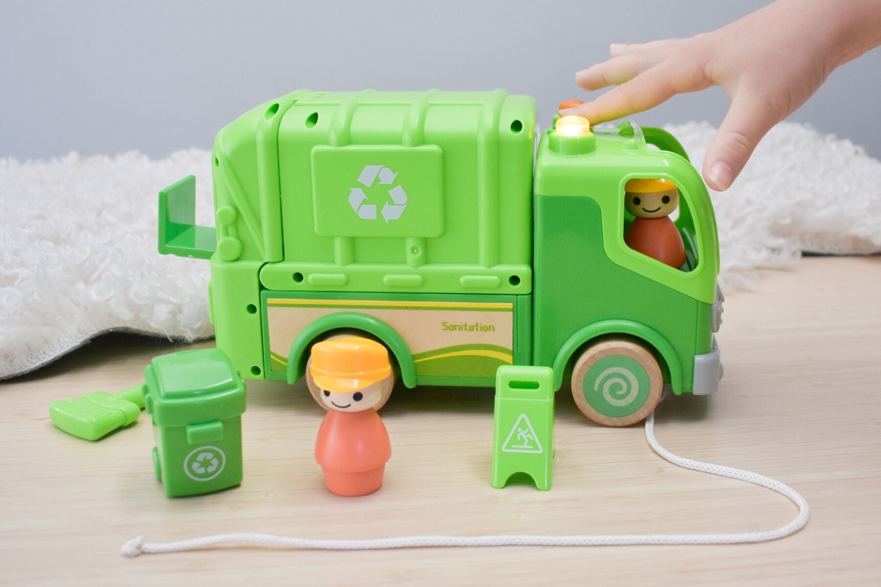 Wooden Recycle Truck with Sound and Light
