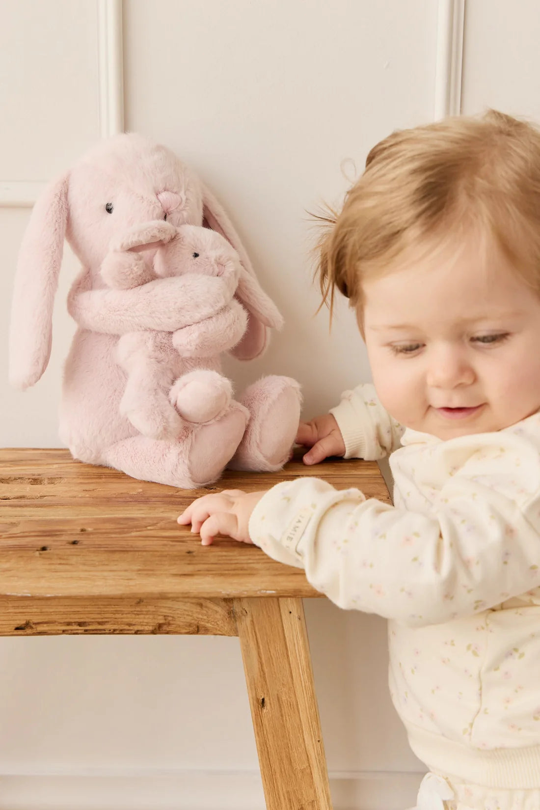 Snuggle Bunnies Frankie the Hugging Bunny - Blossom